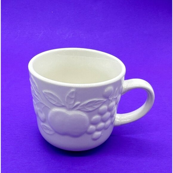 Set of 4 Gibson Designs White Embossed Raised Fruit Flat Coffee Cup & Saucer - Picture 5 of 10